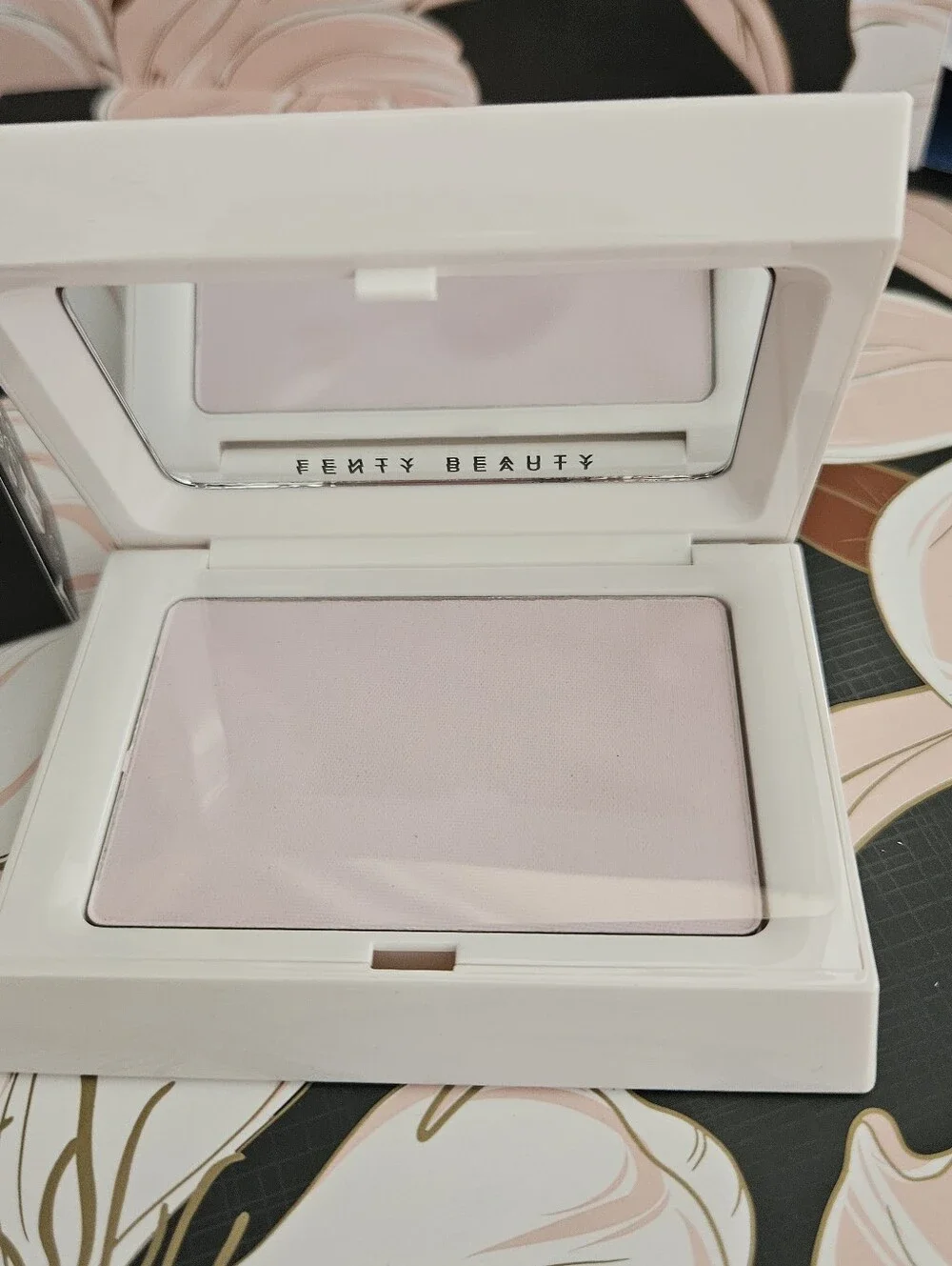 Fenty Beauty Bright Fix Instant Brightening Powder Lavender NWT